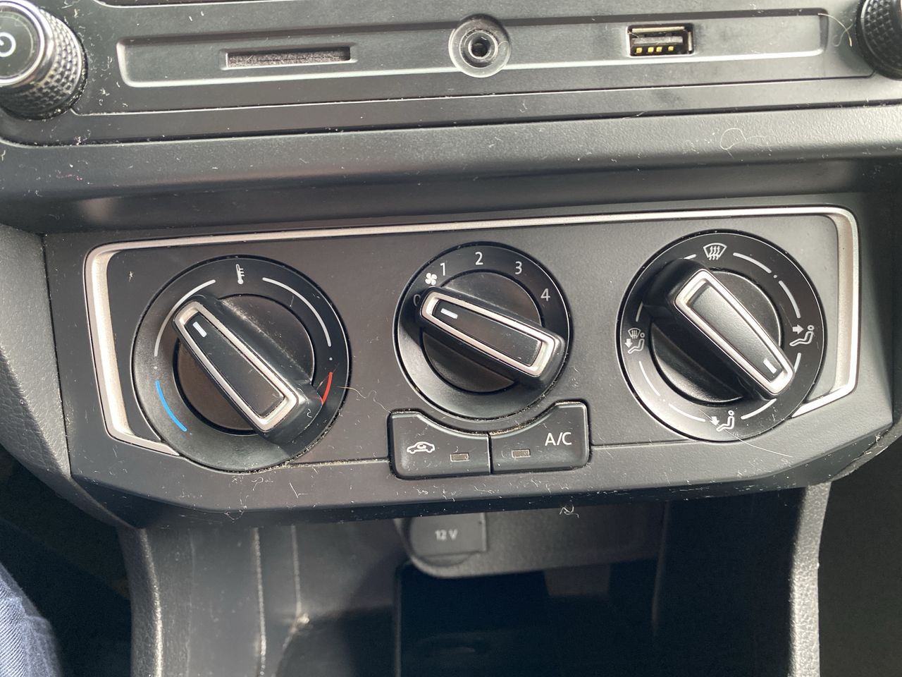 VOLKSWAGEN - 29