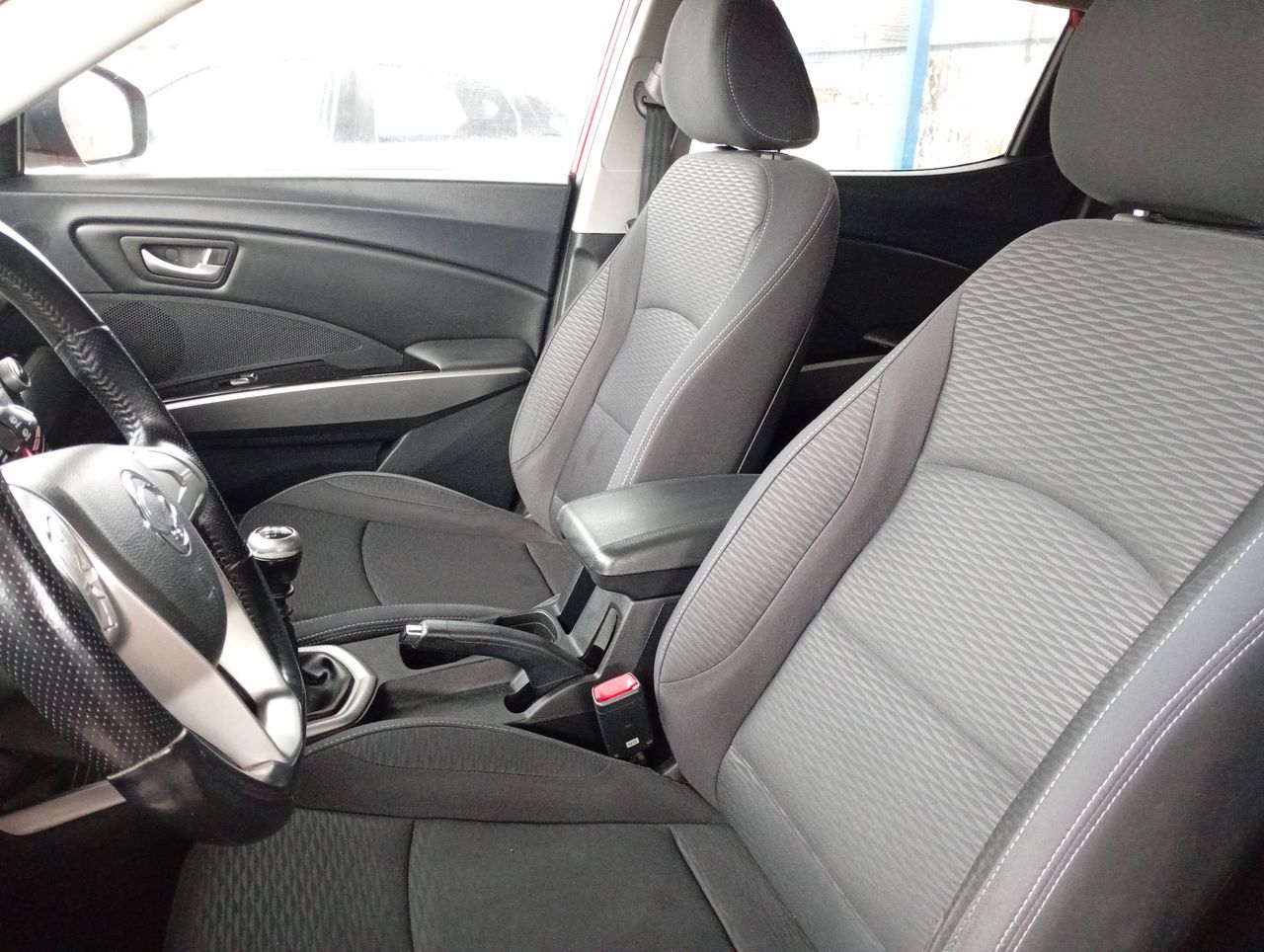 SSANGYONG - 16