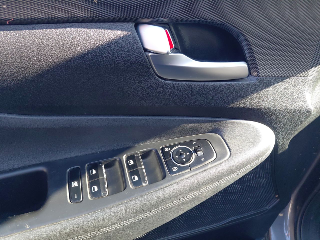 HYUNDAI - 12