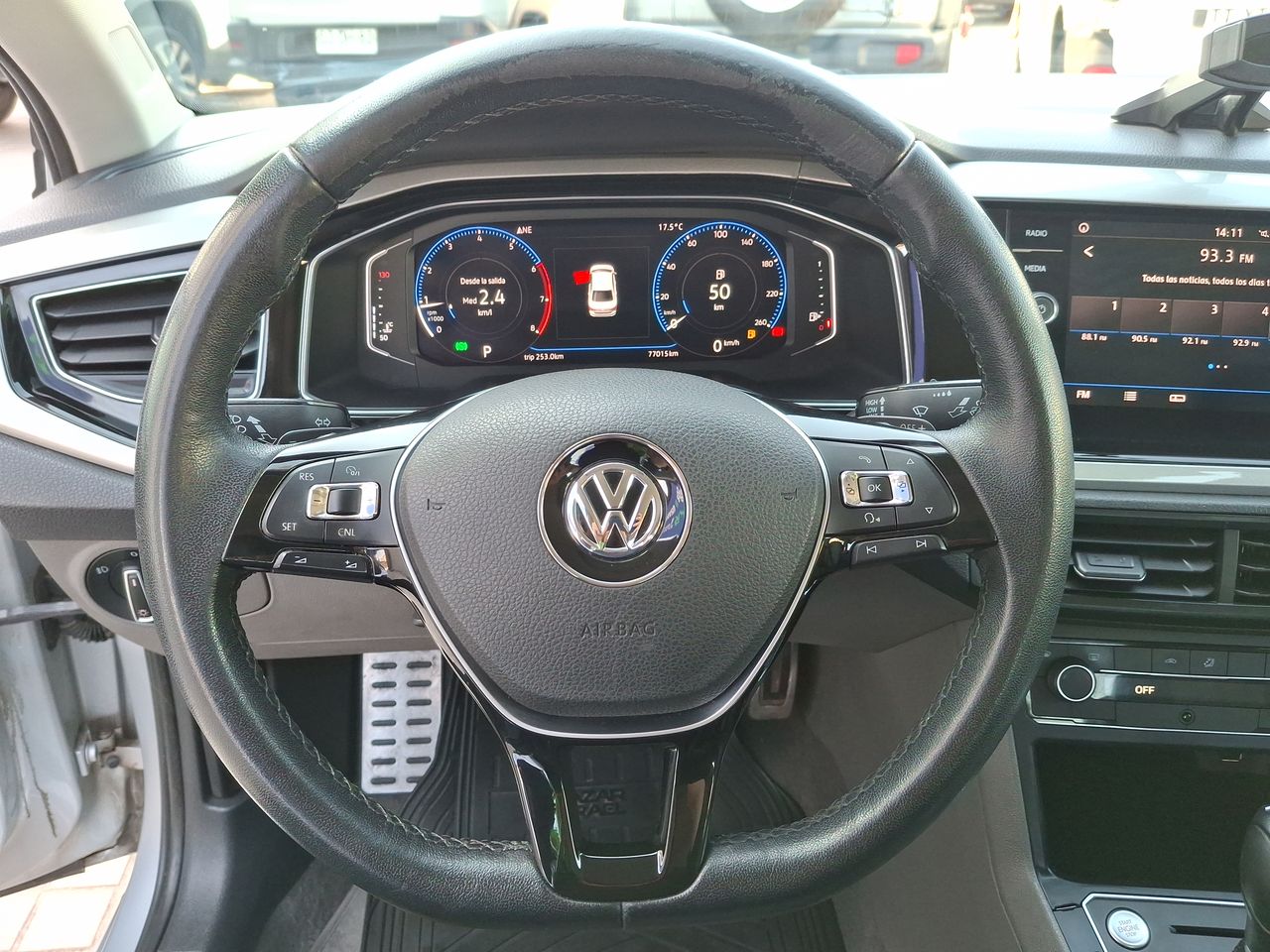 VOLKSWAGEN - 24