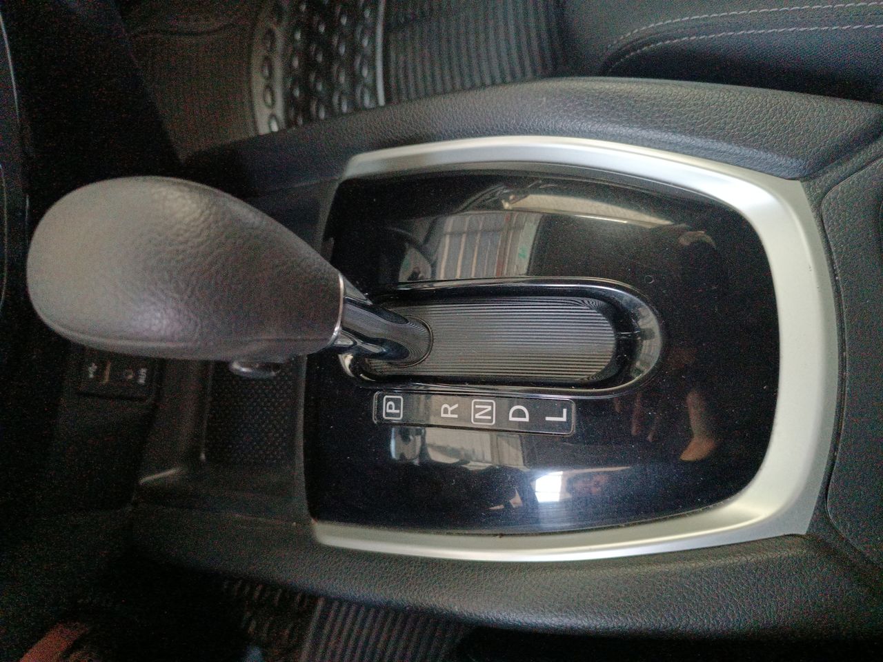 NISSAN - 30