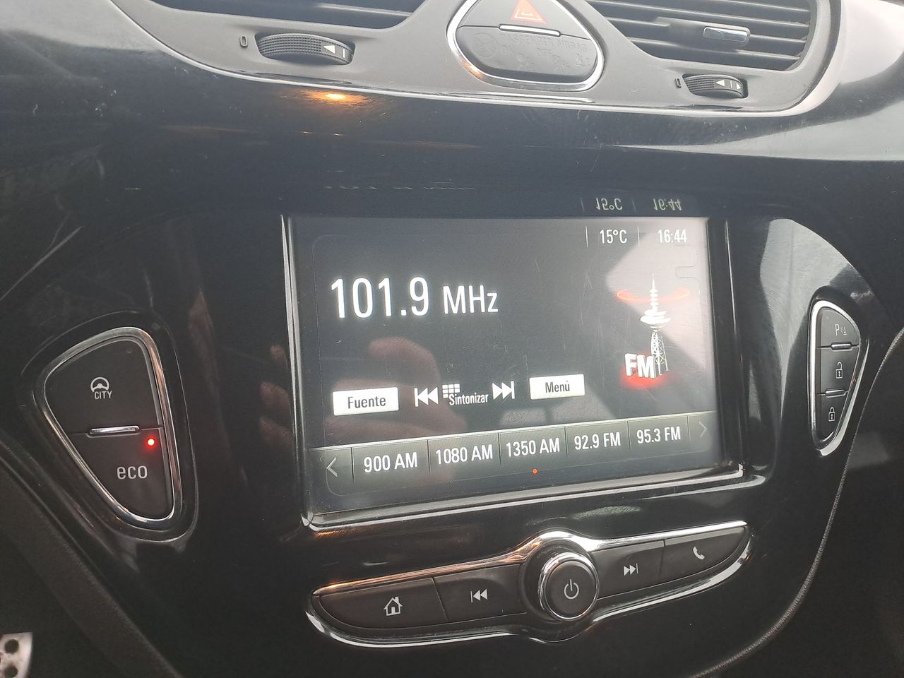Opel Corsa — foto 21 de 26