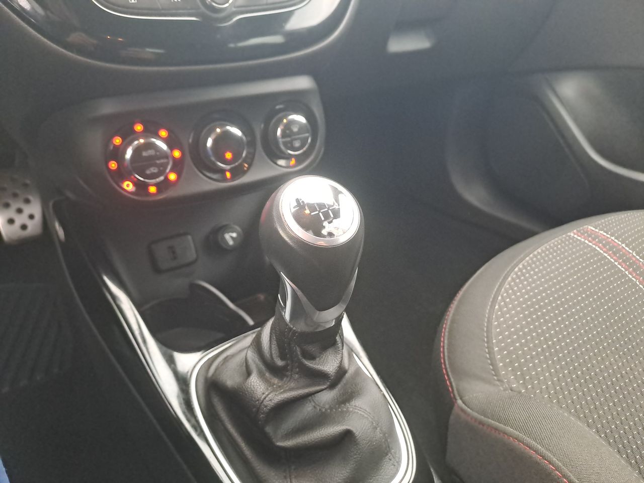 Opel Corsa — foto 23 de 26