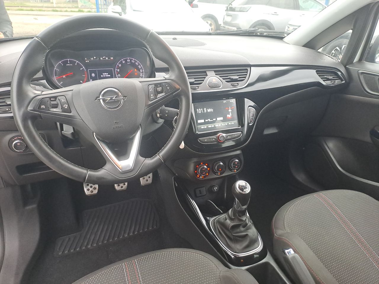 Opel Corsa — foto 24 de 26