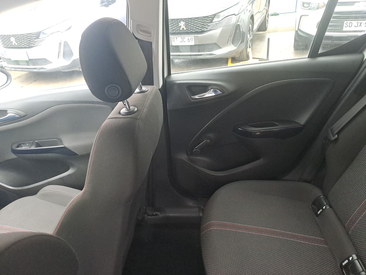 Opel Corsa — foto 12 de 26
