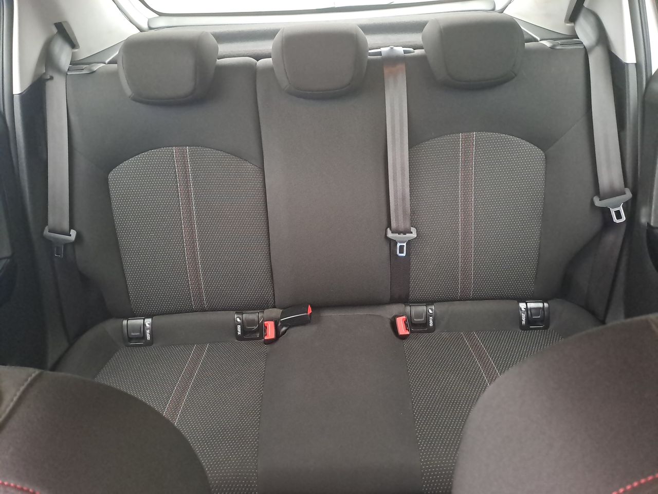 Opel Corsa — foto 14 de 26