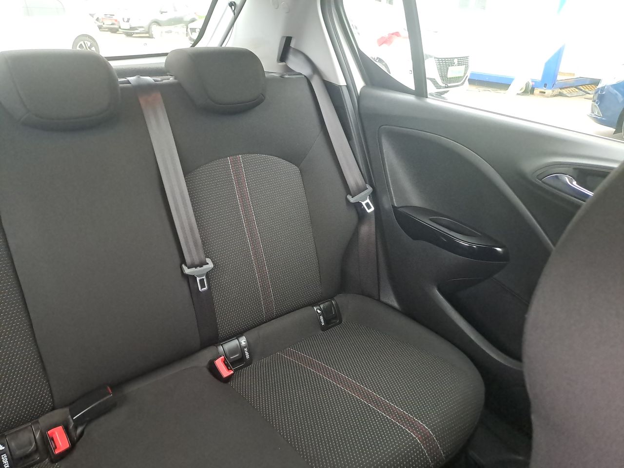 Opel Corsa — foto 15 de 26