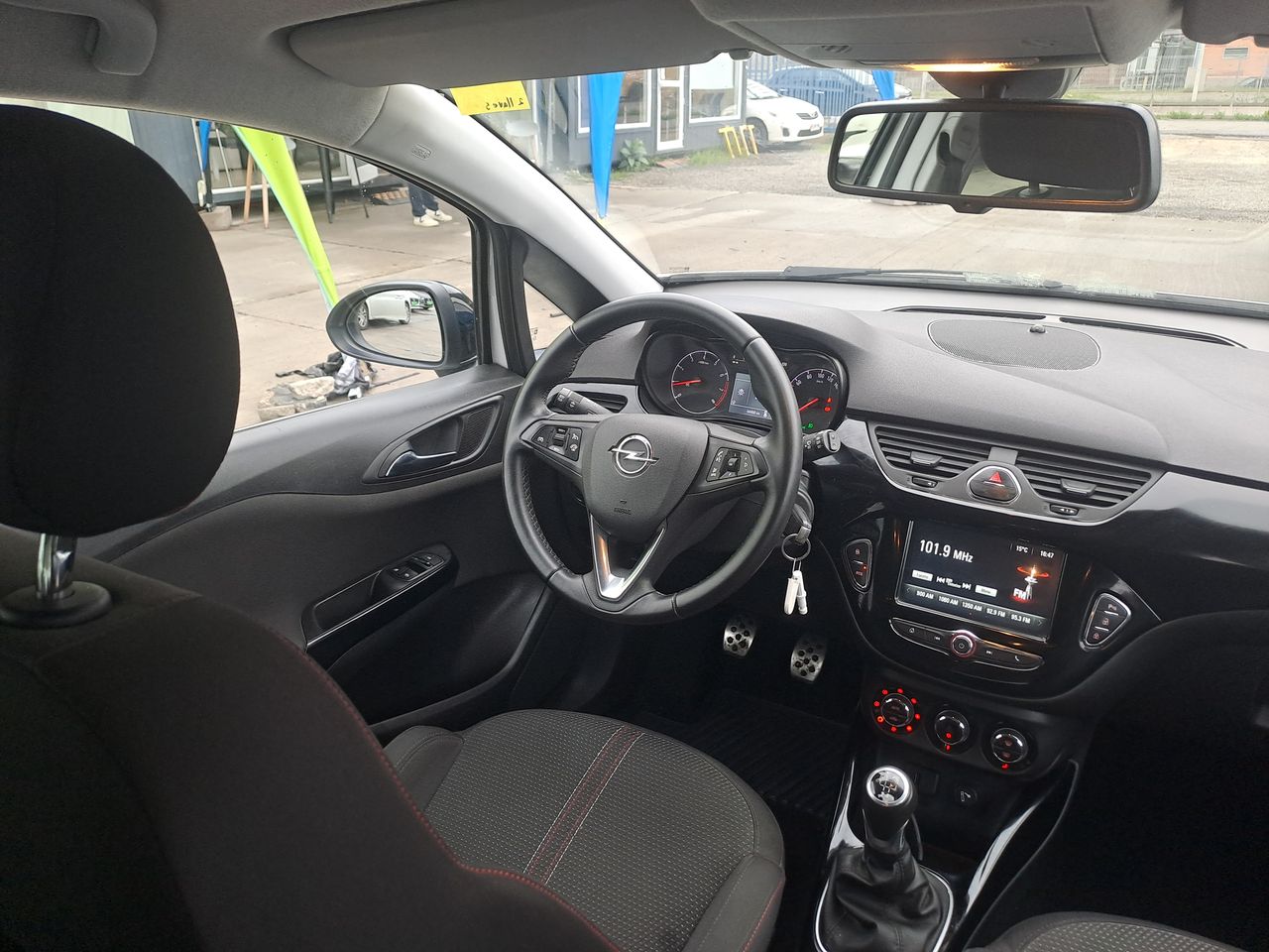 Opel Corsa — foto 17 de 26