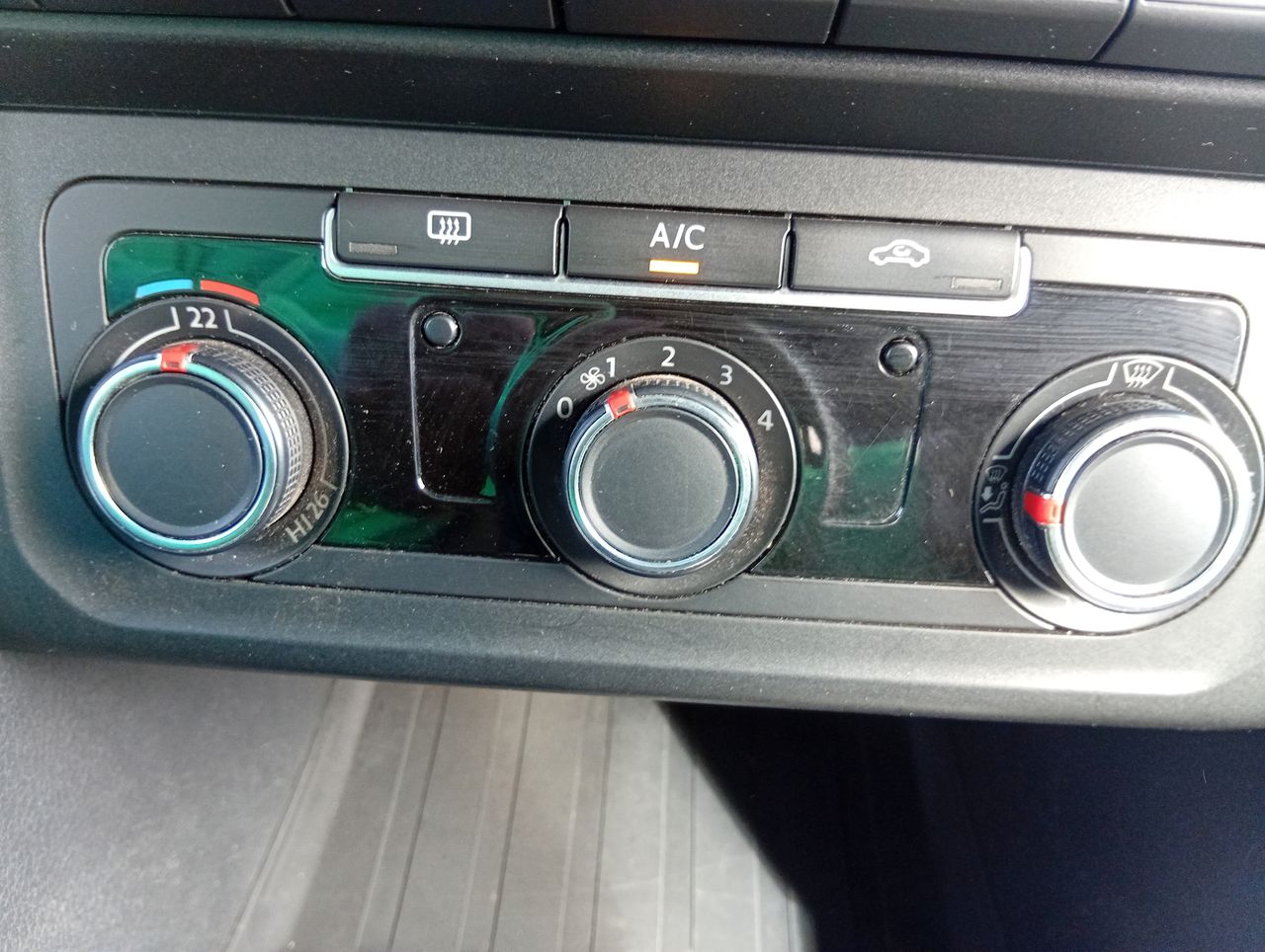 VOLKSWAGEN - 28