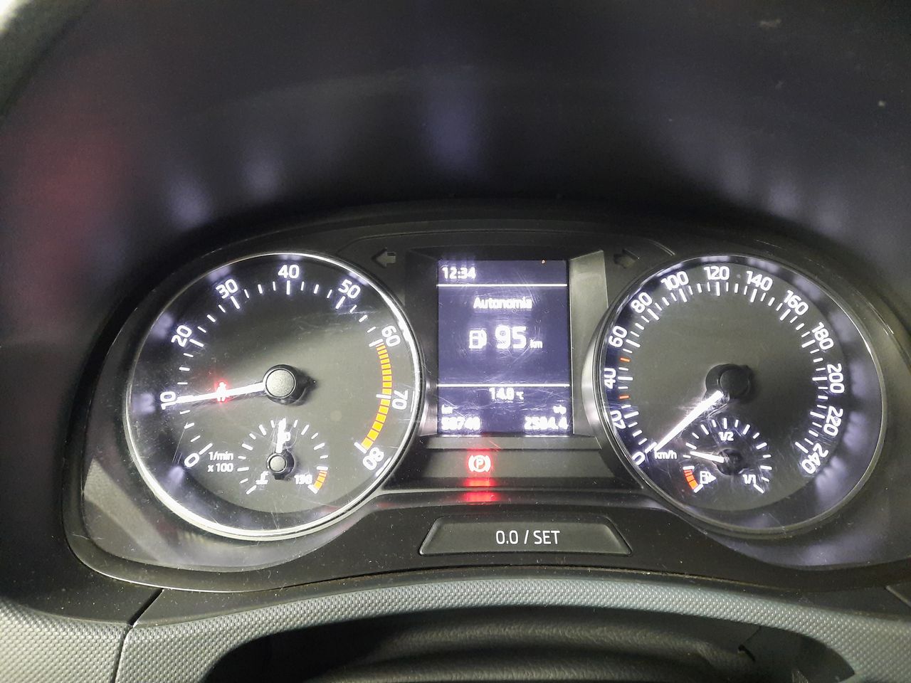 Škoda Fabia — foto 21 de 28