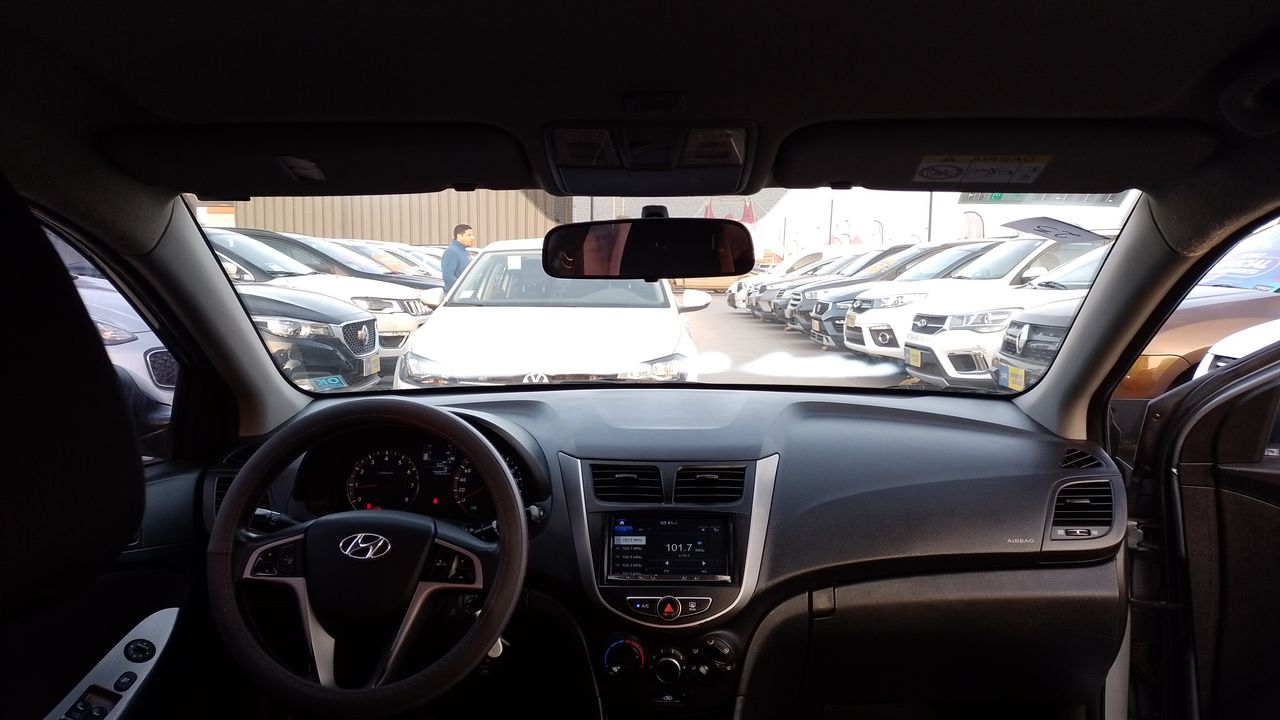 HYUNDAI - 20