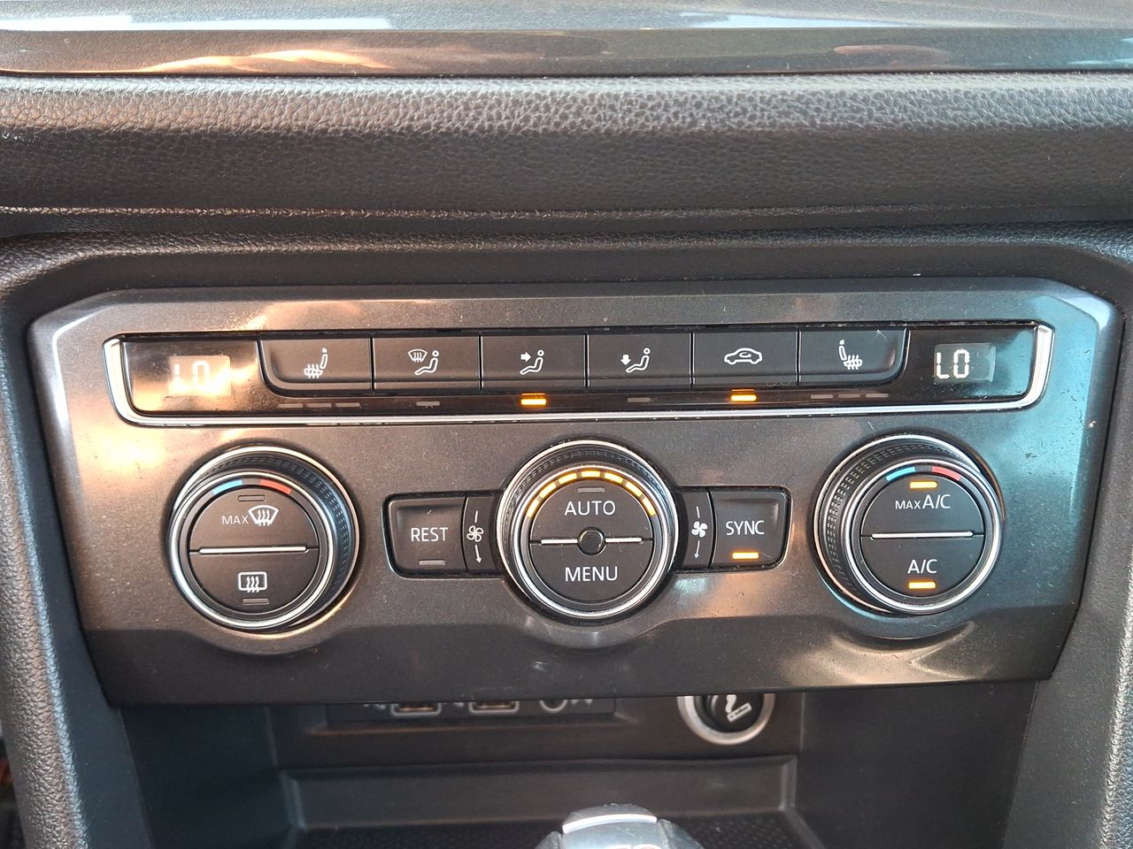 VOLKSWAGEN - 31
