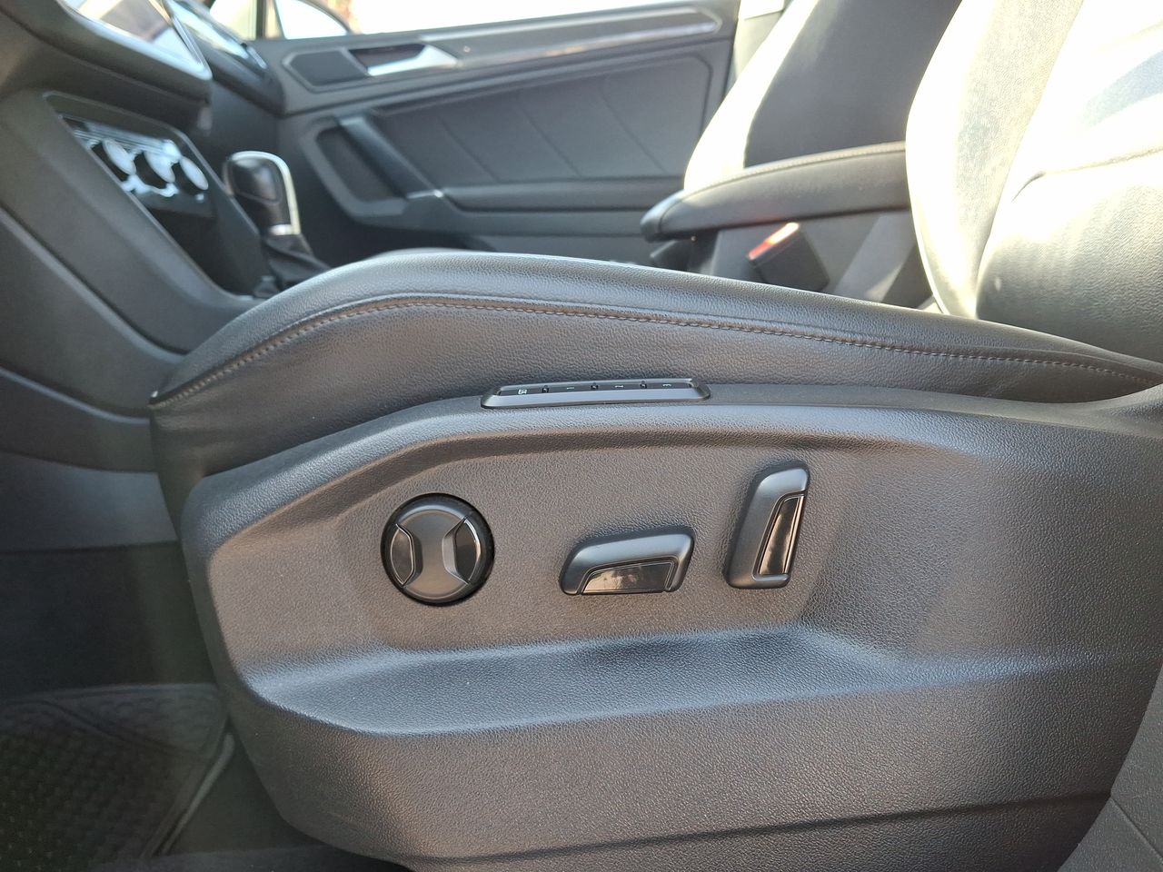 VOLKSWAGEN - 24