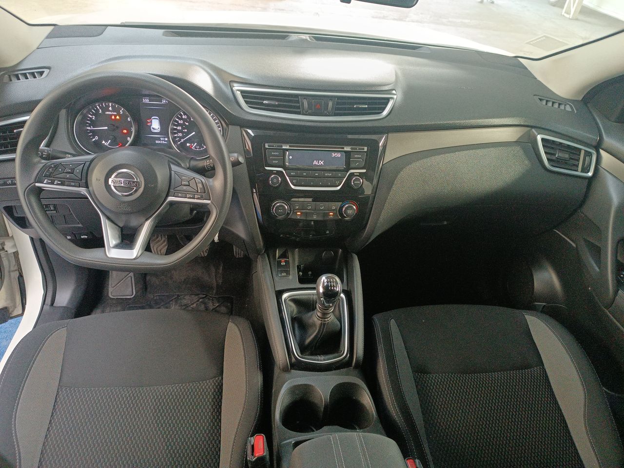 NISSAN - 32