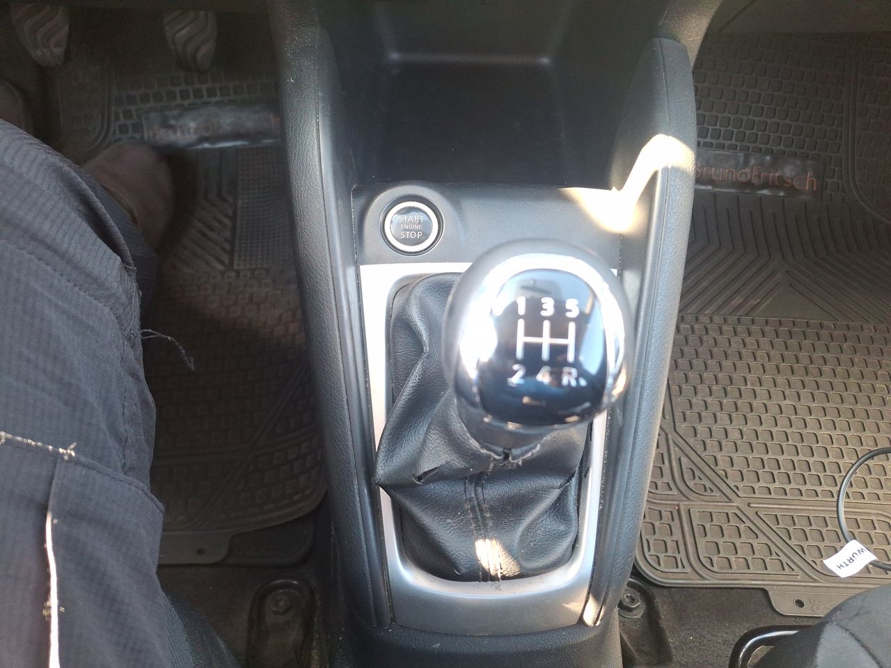 NISSAN - 27