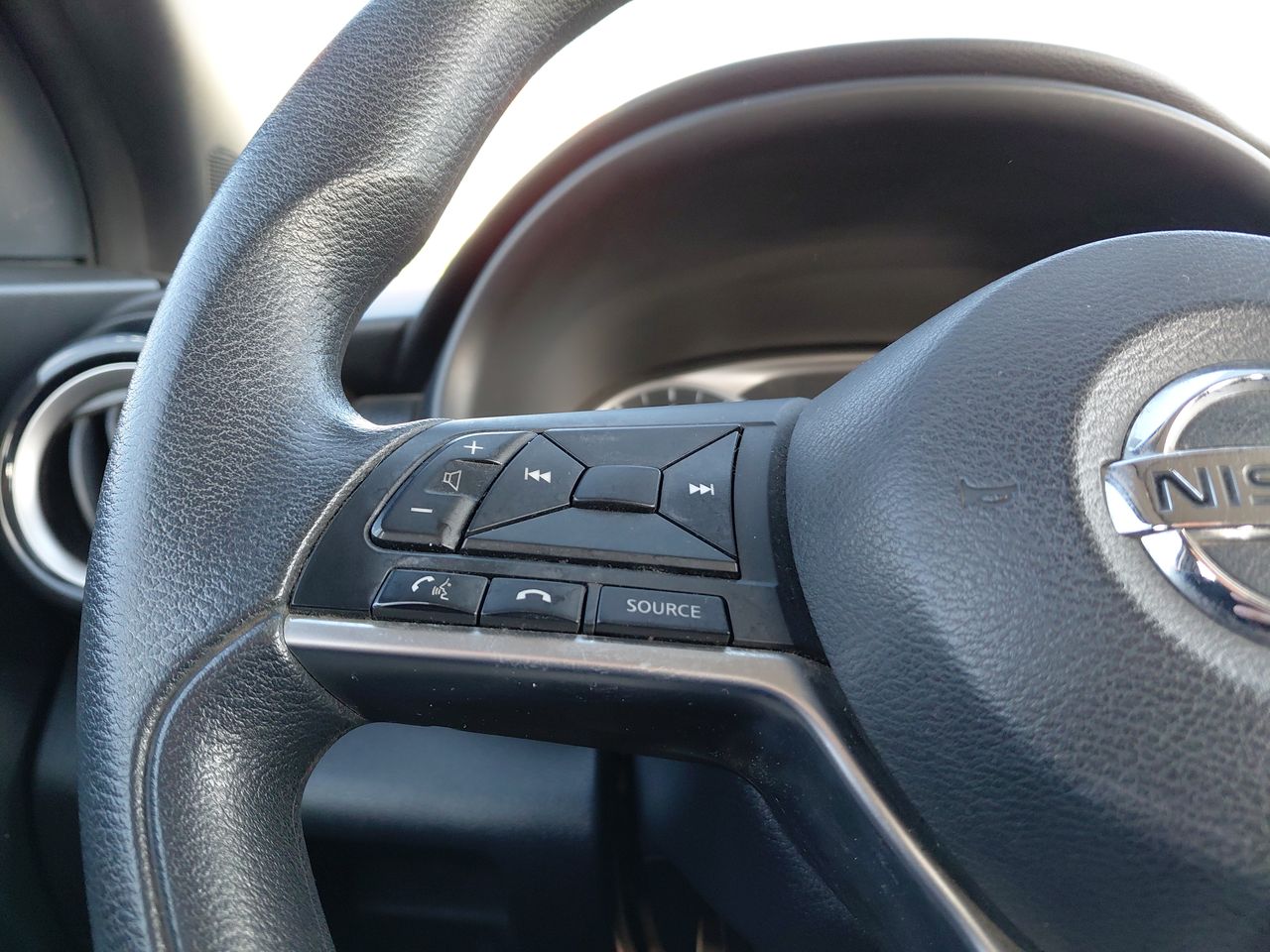 NISSAN - 23