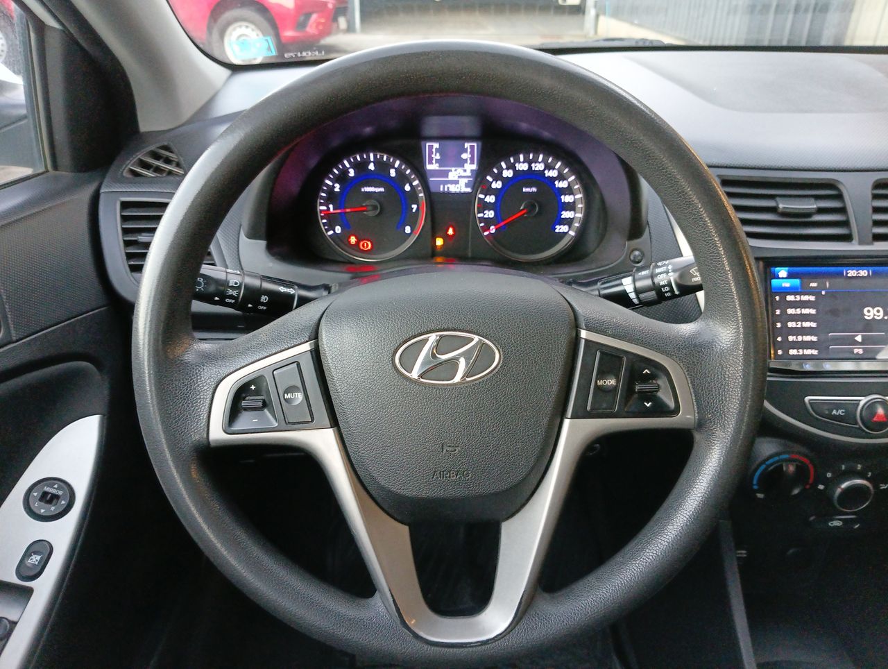 HYUNDAI - 25