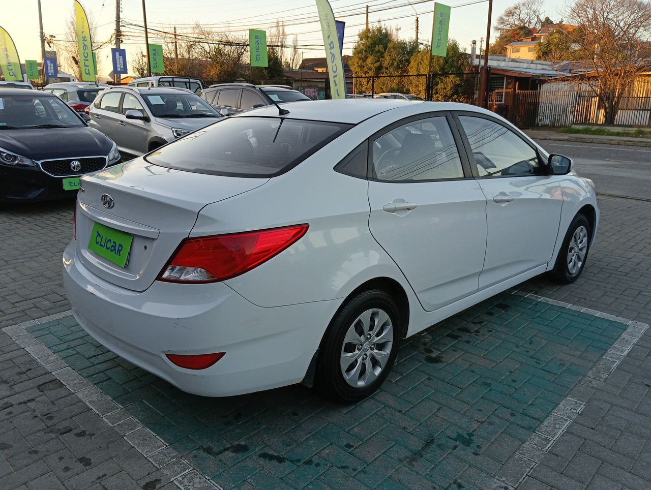 HYUNDAI - 7