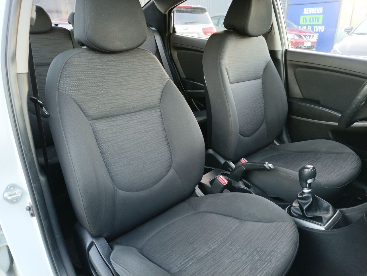 HYUNDAI - 10