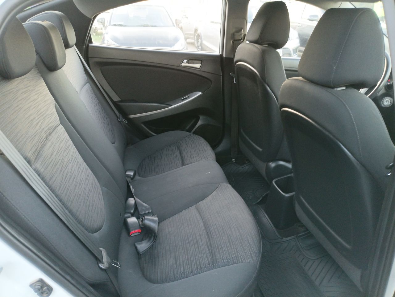 HYUNDAI - 12