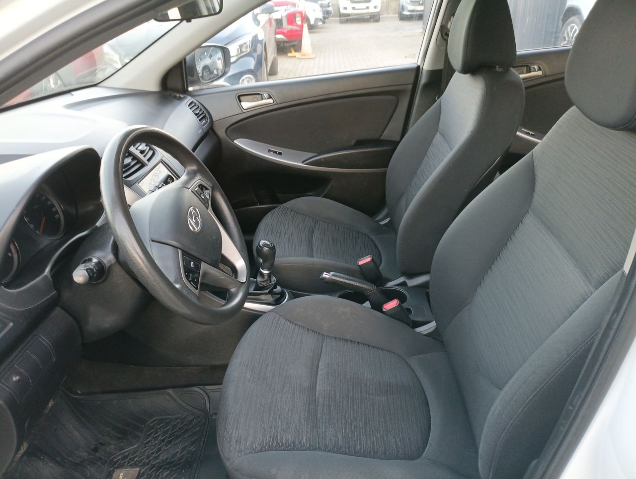HYUNDAI - 15