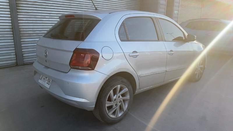 VOLKSWAGEN - 4