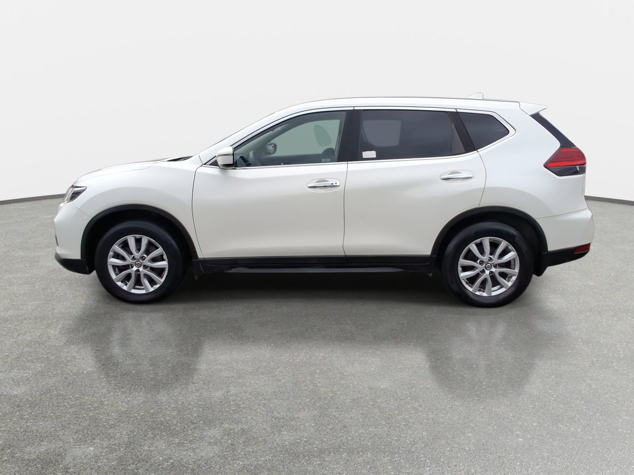 NISSAN - 4