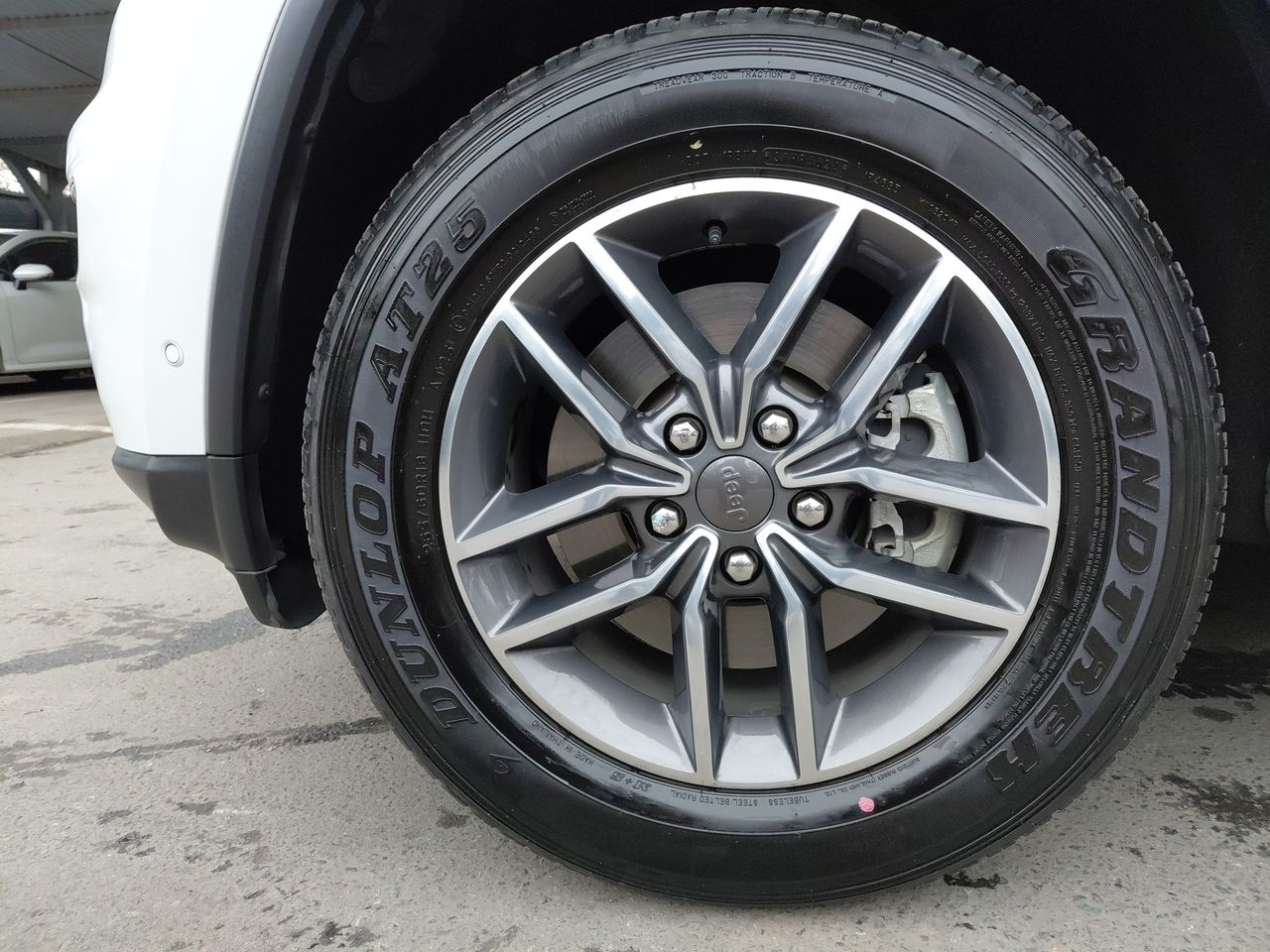Jeep Grand Cherokee — foto 8 de 27