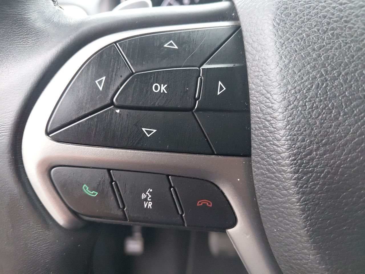 Jeep Grand Cherokee — foto 18 de 27