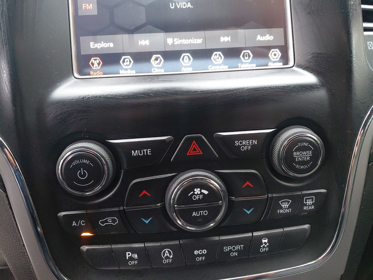 Jeep Grand Cherokee — foto 22 de 27