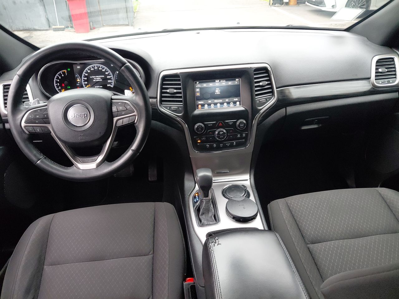 Jeep Grand Cherokee — foto 24 de 27