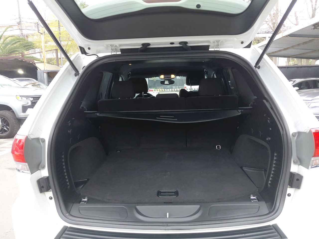 Jeep Grand Cherokee — foto 13 de 27