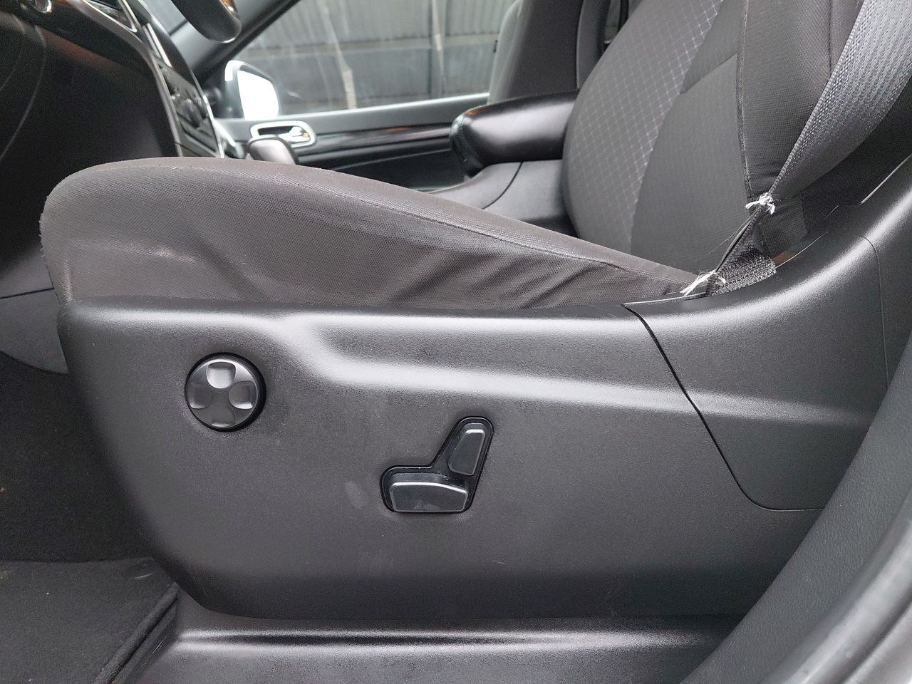 Jeep Grand Cherokee — foto 15 de 27