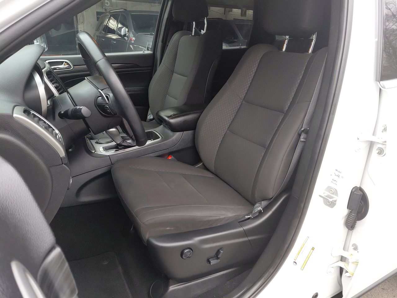 Jeep Grand Cherokee — foto 16 de 27
