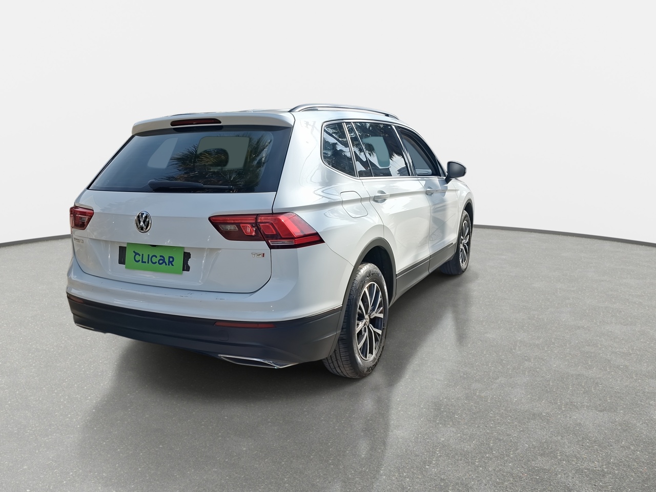 Volkswagen Tiguan — foto 8 de 34