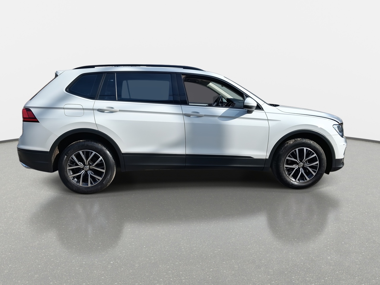 Volkswagen Tiguan — foto 9 de 34
