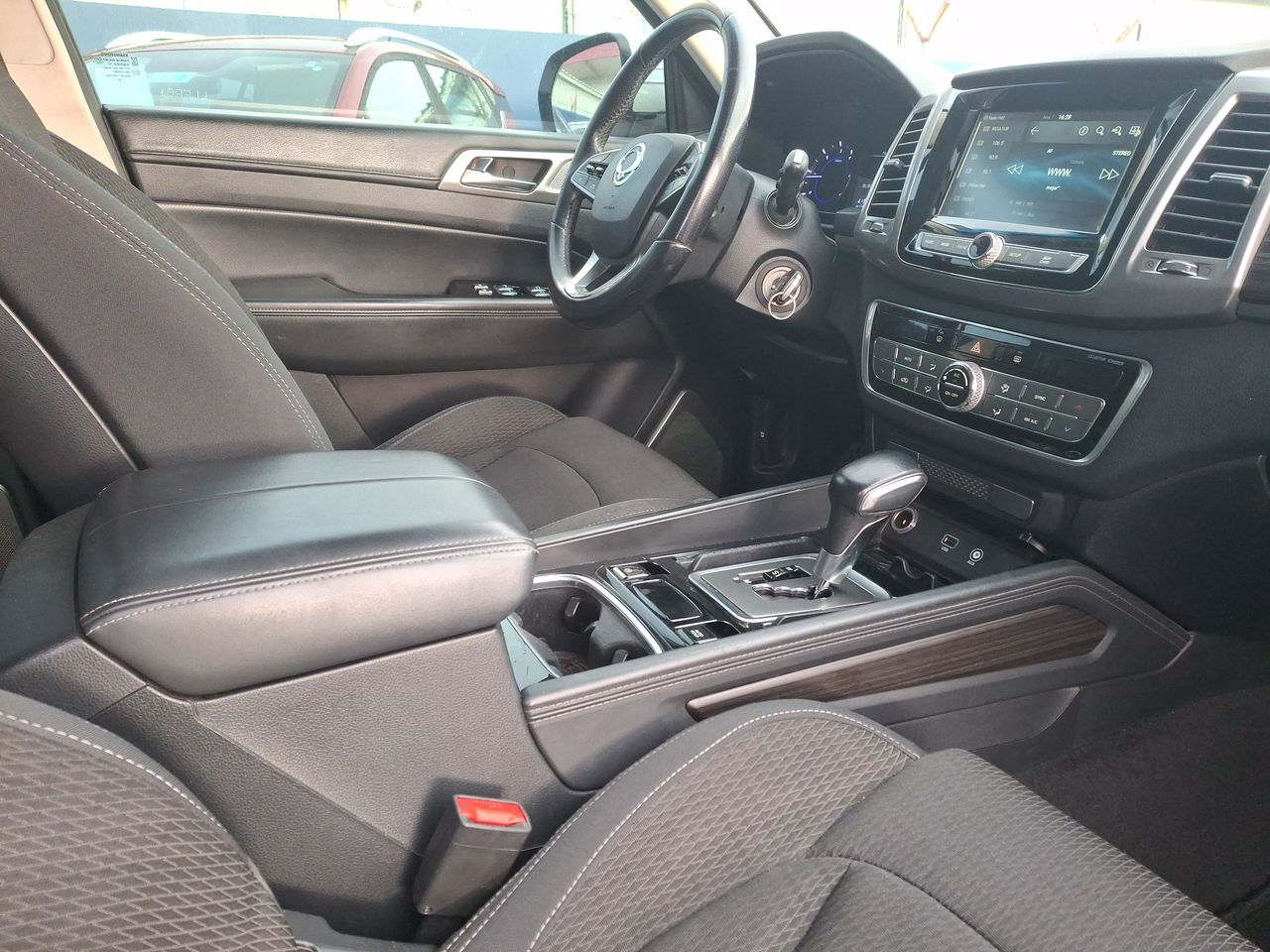 SSANGYONG - 16