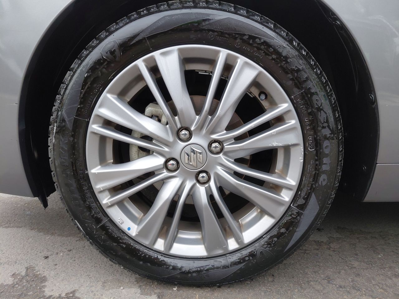 Suzuki Baleno — foto 8 de 28