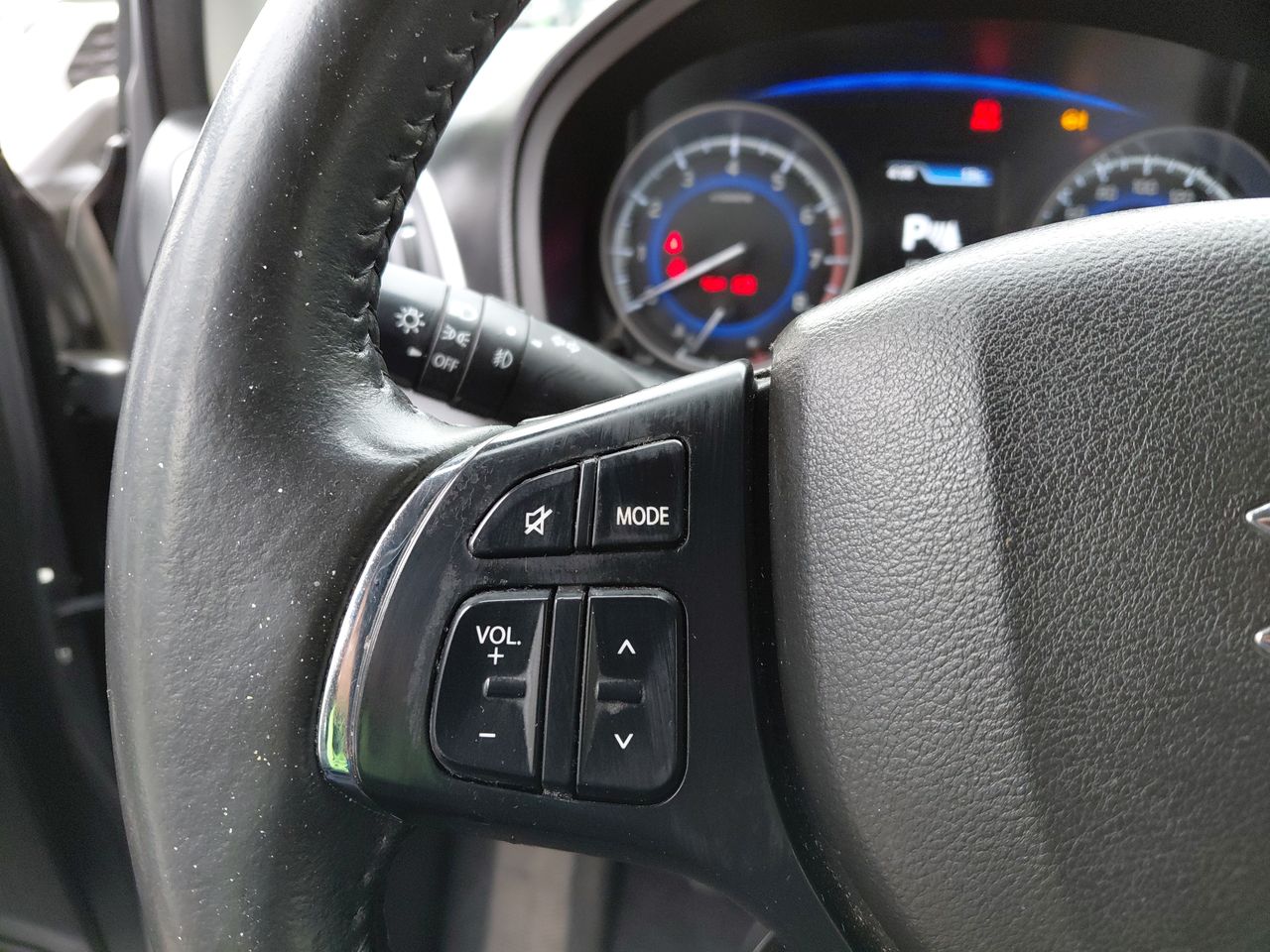 Suzuki Baleno — foto 18 de 28