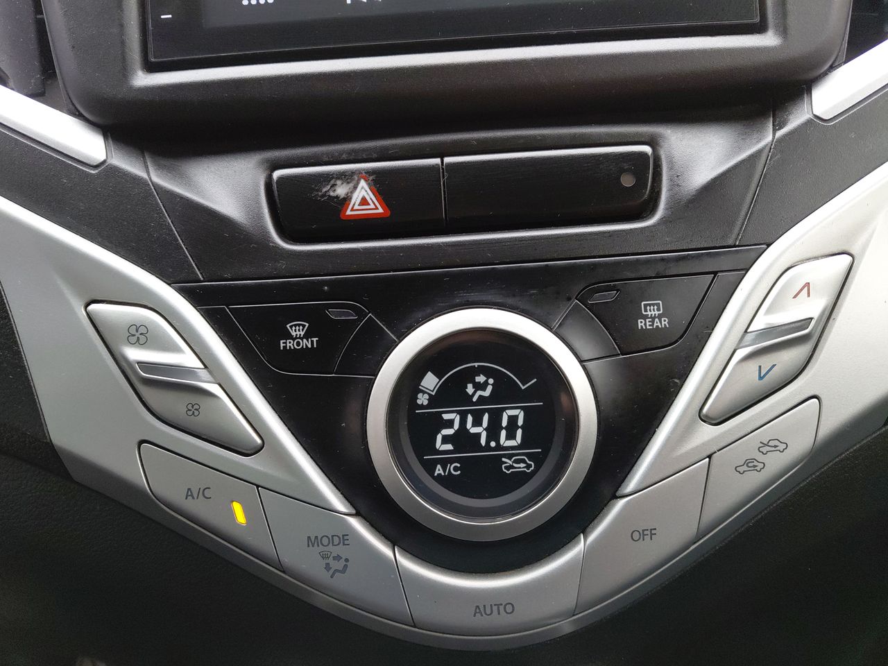 Suzuki Baleno — foto 22 de 28