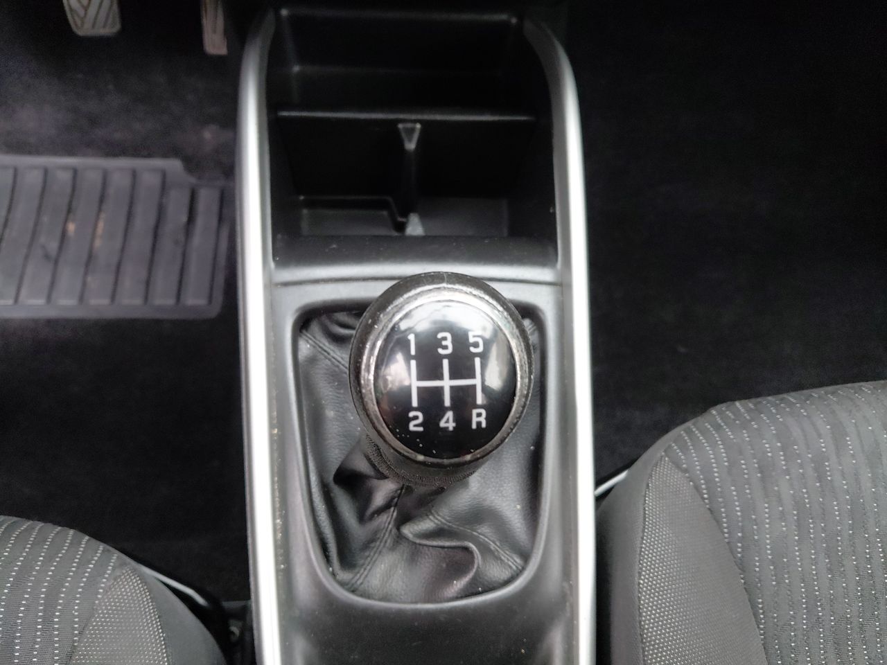 Suzuki Baleno — foto 23 de 28