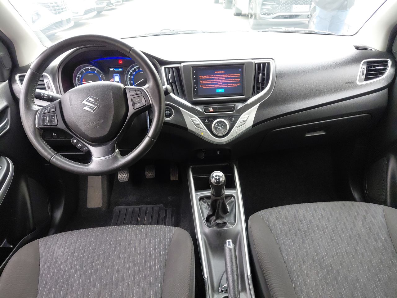 Suzuki Baleno — foto 24 de 28