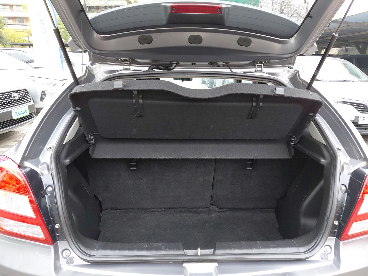 Suzuki Baleno — foto 13 de 28