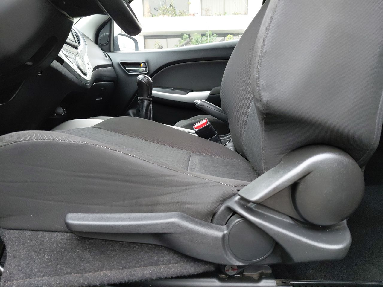 Suzuki Baleno — foto 15 de 28