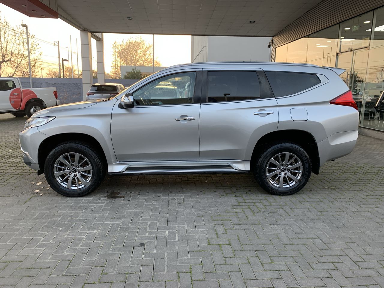 MITSUBISHI - 4