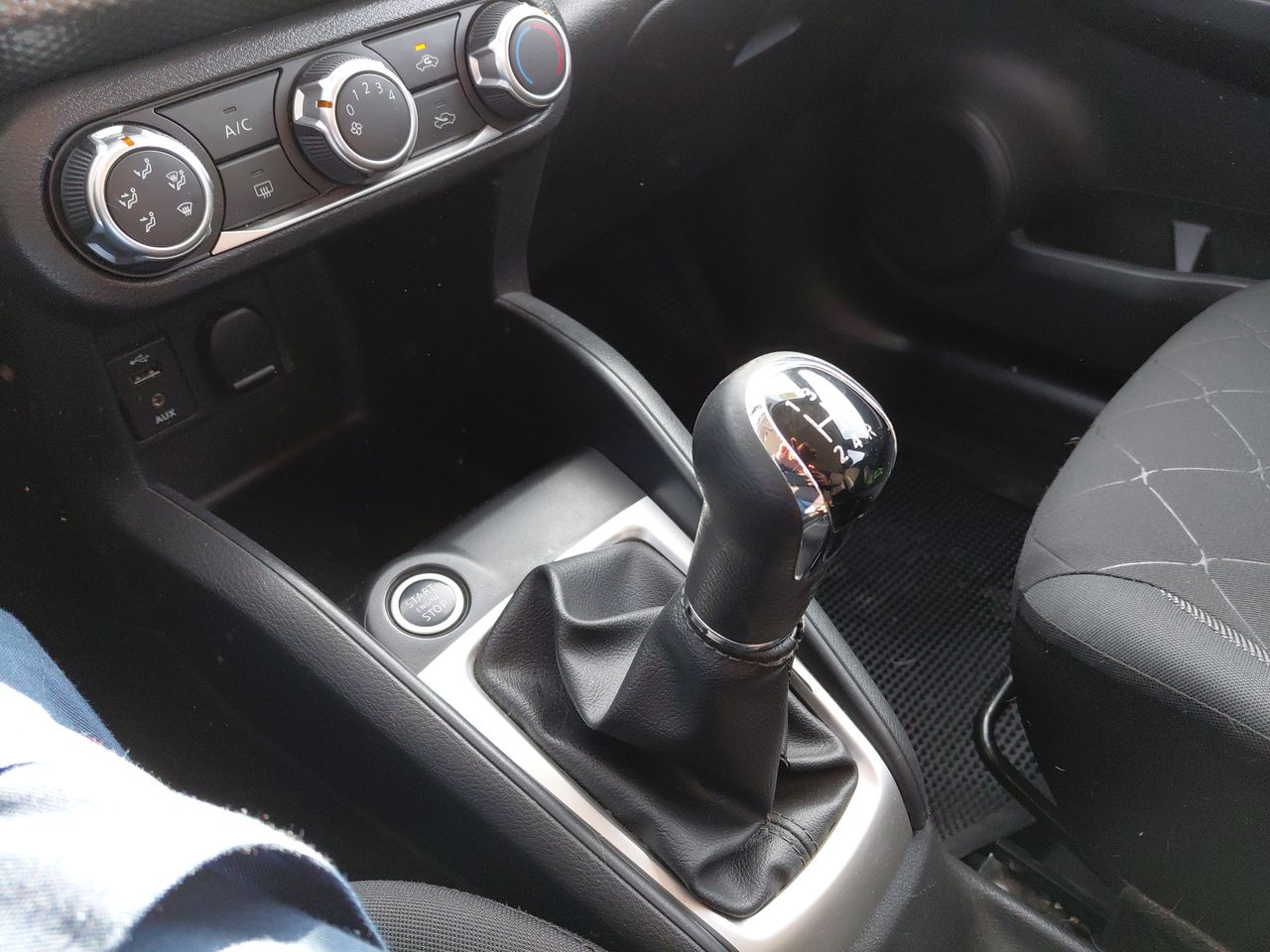 NISSAN - 32