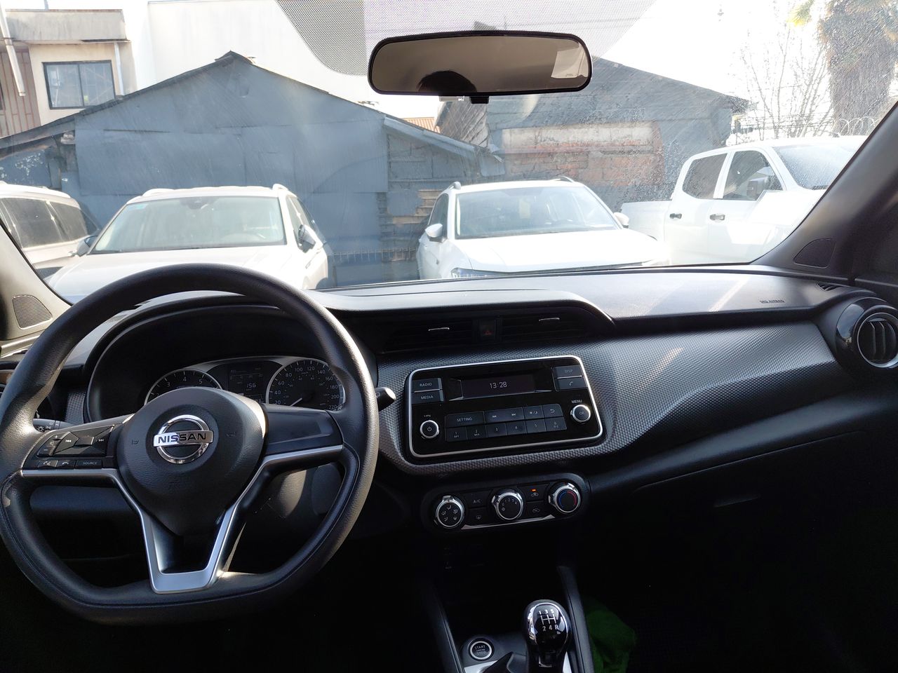 NISSAN - 33