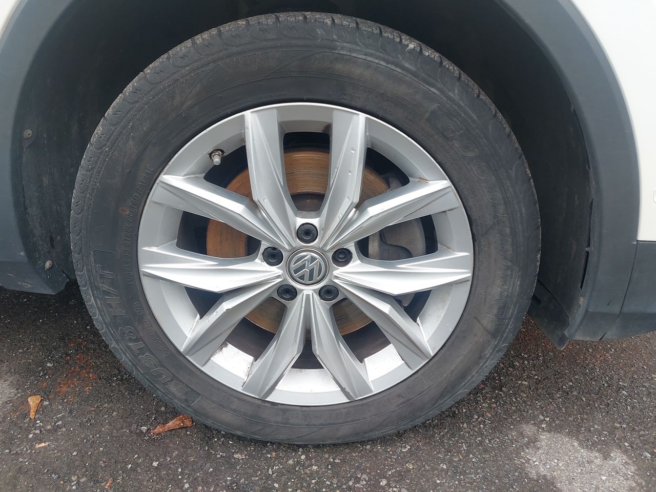 Volkswagen Tiguan — foto 8 de 30