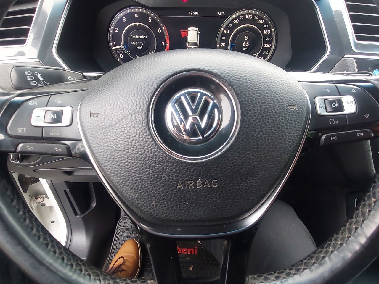 Volkswagen Tiguan — foto 18 de 30