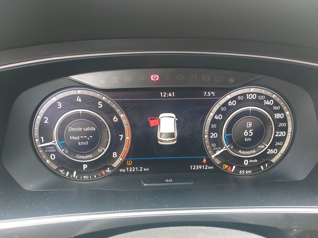 Volkswagen Tiguan — foto 19 de 30